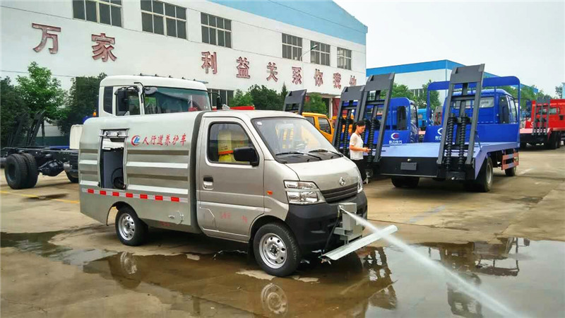 長(zhǎng)安小型路面沖洗車(chē)