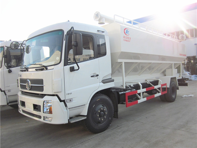 散裝<a href=http://jeexue.cn/siliaoche/ target=_blank class=infotextkey>飼料車</a>圖片展示