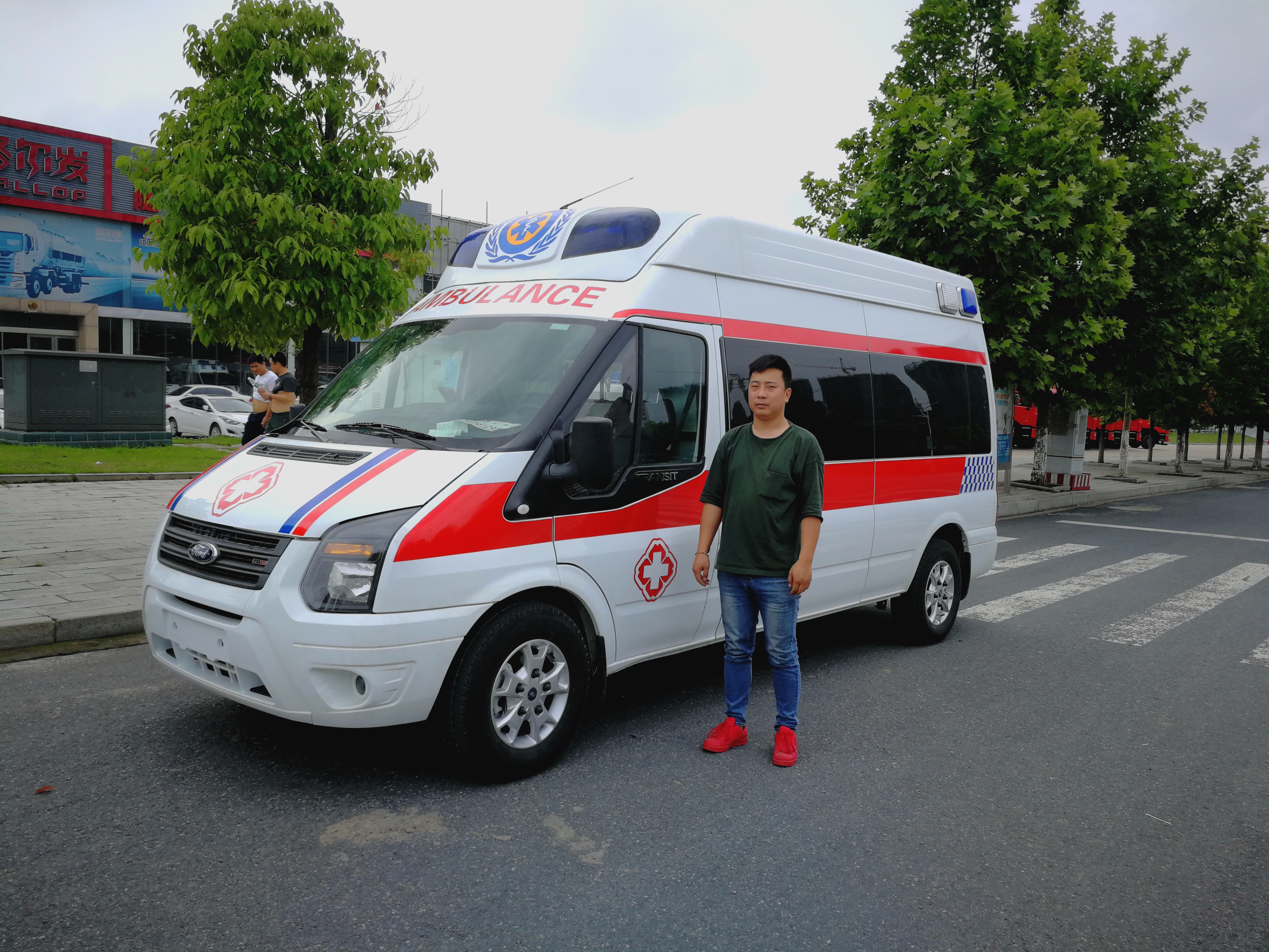 福特新世代V348救護(hù)車(長軸原廠高頂)圖片3