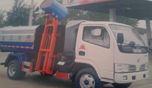 掛桶<a href=http://jeexue.cn/ljc target=_blank class=infotextkey>垃圾車</a>裝卸垃圾桶圖片