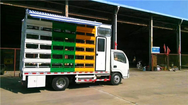 帶生活區(qū)藍(lán)牌養(yǎng)蜂車(chē)，兩邊固定意蜂箱40箱