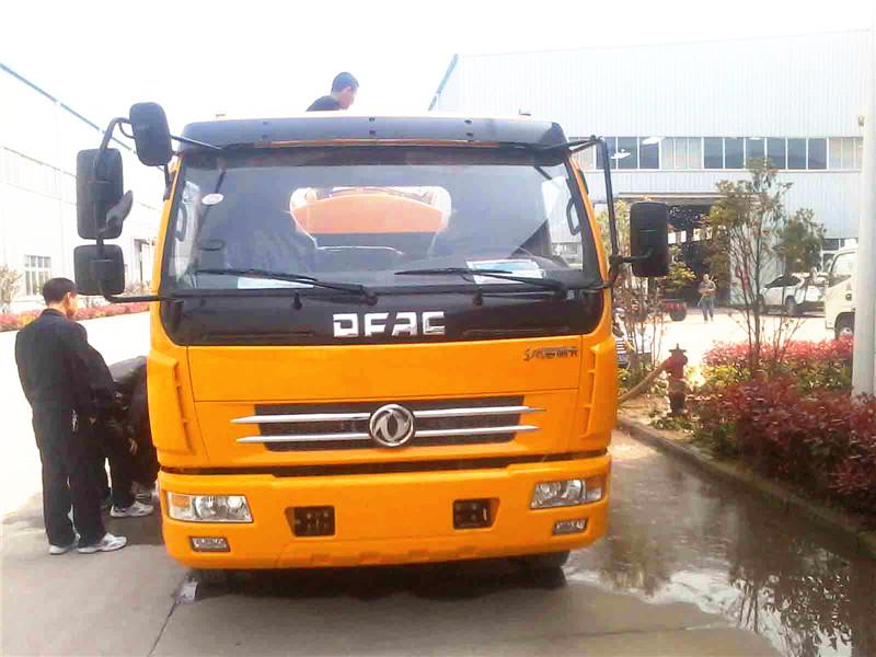 高壓清洗<a href=http://jeexue.cn/xifenche/ target=_blank class=infotextkey>吸糞車</a>正面圖