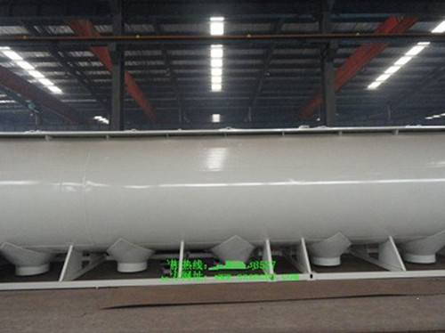 散裝<a href=http://jeexue.cn/siliaoche/ target=_blank class=infotextkey>飼料車</a>廠家-獨(dú)立作業(yè)式散裝飼料罐