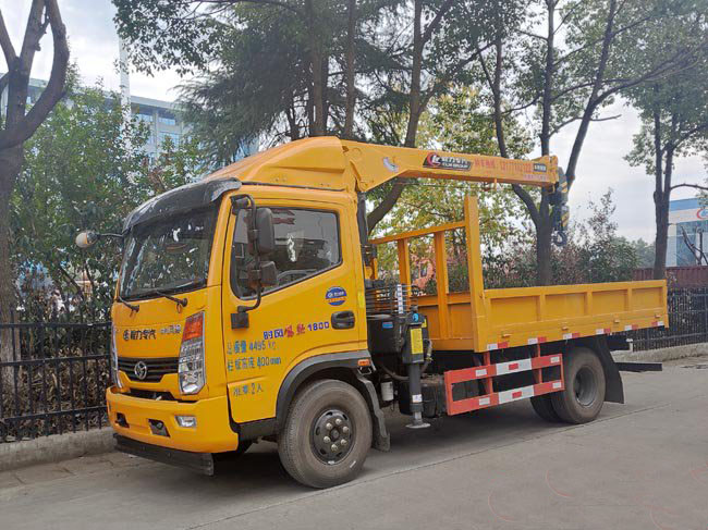 能上藍(lán)牌的隨車(chē)吊程力吊機(jī)3.5噸隨車(chē)吊圖片2