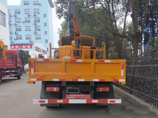 能上藍(lán)牌的隨車(chē)吊程力吊機(jī)3.5噸隨車(chē)吊圖片4